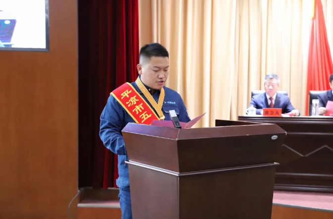 喜報(bào)！市產(chǎn)投集團(tuán)員工楊李榮獲2022年平?jīng)鍪形逡粍趧?dòng)獎(jiǎng)?wù)?圖2)