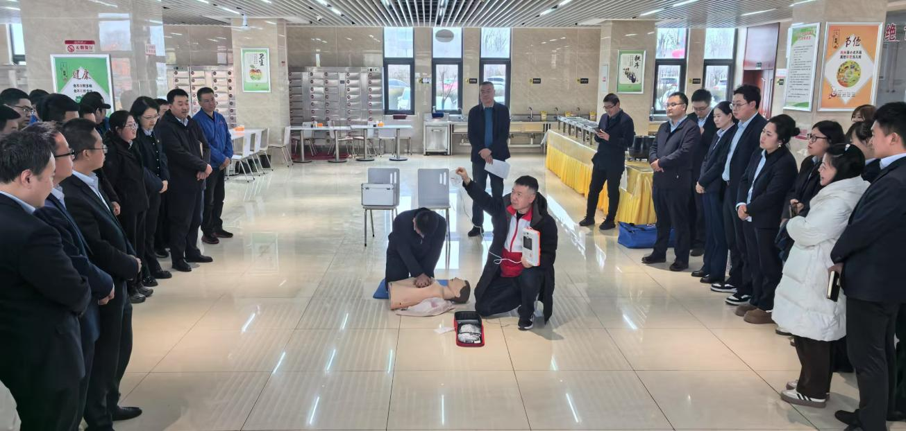 寒冬送溫暖 真情暖人心——市紅十字會機關黨支部與市產(chǎn)投集團公司黨委聯(lián)合開展主題黨日活動(圖3)